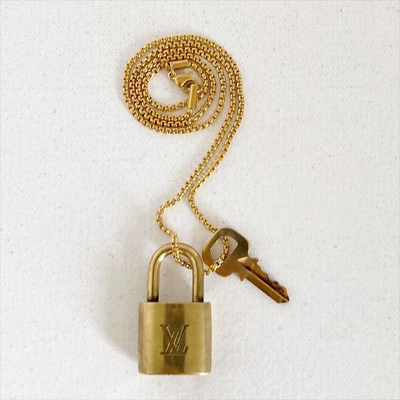 Louis Vuitton Jewelry - #302 LOUIS VUITTON Lock & Key on Square Rolo 20" Chain Necklace Gold Plated